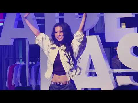郁欣 Ivy 現場 Want Me Back ，你現在一樣快樂嗎    ，  Ride It Out ， 三首熱門歌曲，郁欣 Ivy｜2026臺北時裝週「潮流新聲」信義香堤廣場演出｜2026/9/19