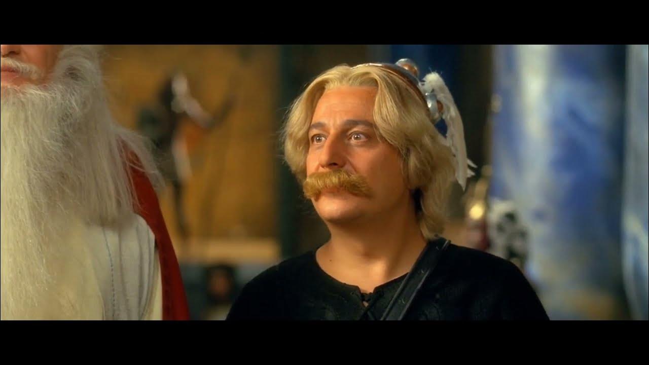 Кристиан клавье астерикс почему. Кристиан клавье астерикс. Кристиан клавье астерикс против цезаря. Астерикс кристиан клавье миссия клеопатра. Кристиан клавье в роли астерикса.