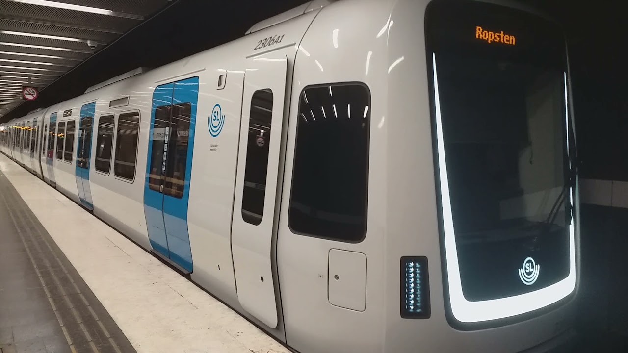 C30 Tunnelbana lämnar Masmo mot Ropsten