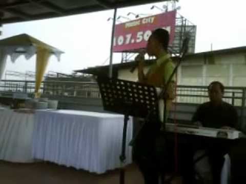 Kau tercipta untukku - OKI 'THE ONE N ONLY' pingkan mambo cover at Opening Trio Building.MP4