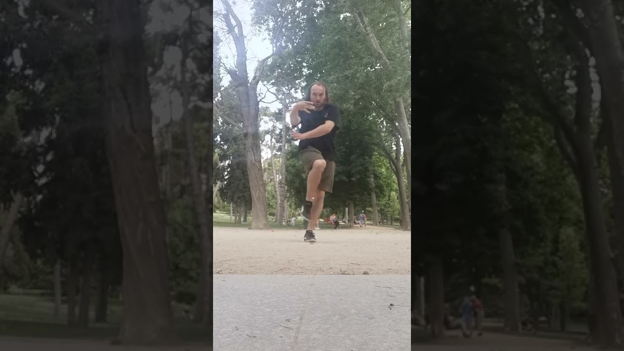 Freestyle to live music (hang /space drum) in Retiro park Madrid