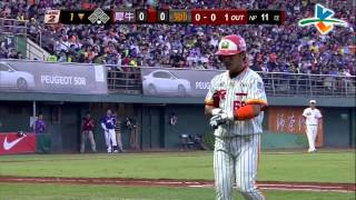 20131027 CPBL 犀牛vs獅 1下 尼克手長腳長 攔下林志祥的強勁球