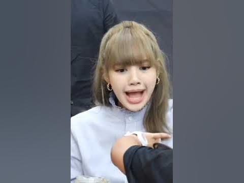 Lisa's reaction on fans gift is adorable 😍 subscribe please#lisa # ...