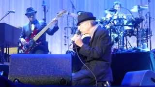 Leonard Cohen - First We Take Manhattan - live O2 World Hamburg 2013-07-14 chords