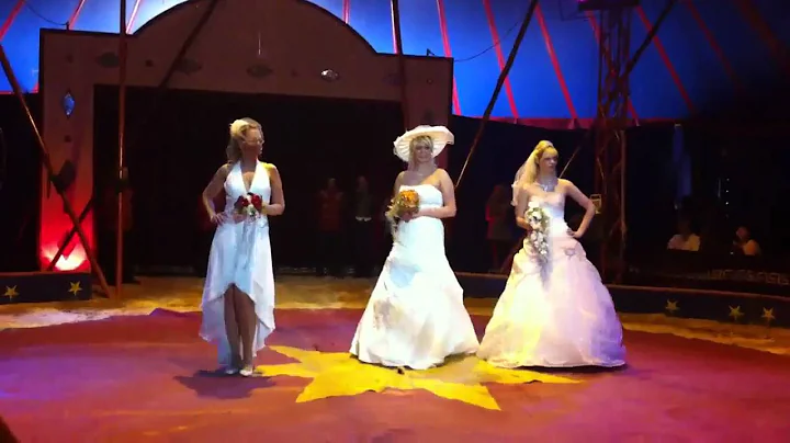 Modenschau im Circus Constance Busch