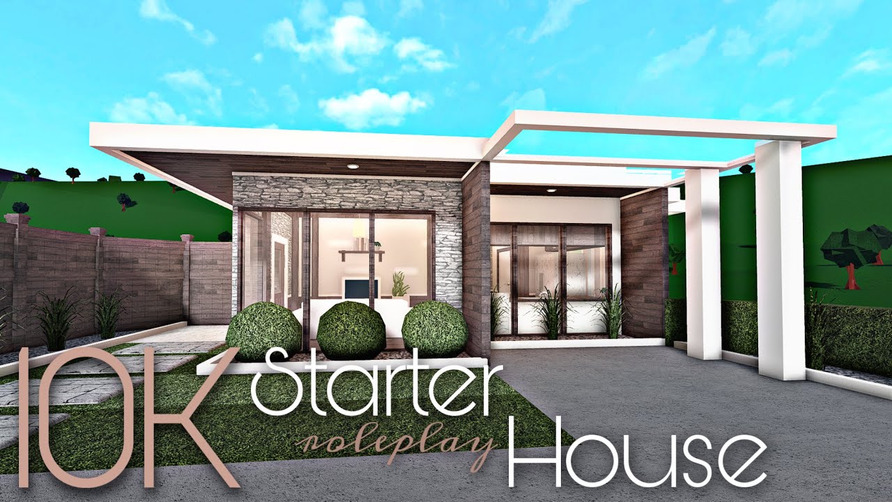 I renovated the starter house in Club Roblox! Traditional to