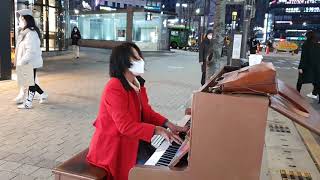 HJ Lim on the street piano