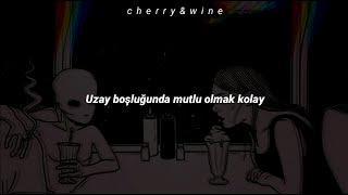 Son Feci Bilet - Uzaydan Geldiğine Göre Yorgun Olmalısın Sözleri