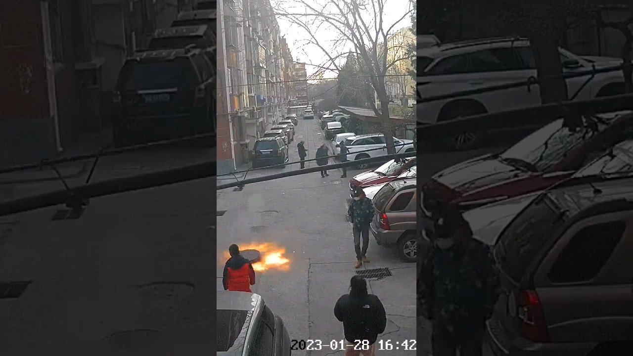 Do not repeat!  Prank with firecracker! #joke #funnyvideo #erawanta #era_wanta #manhole
