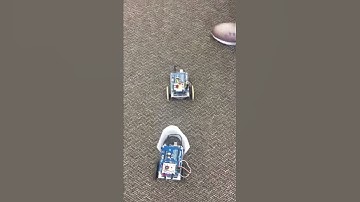 2018 02 DIGITAL ELECTRONICS ROBOTICS CLASS PARALLAX ROBOT FOLLOWING ANOTHER PARALLAX ROBOT IMG 1028