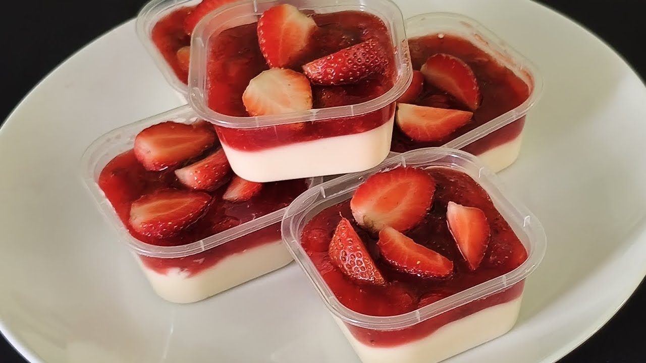 Puding Susu Lembut dengan Selai Strawberry Homemade!Manis, segar, dan creamy banget