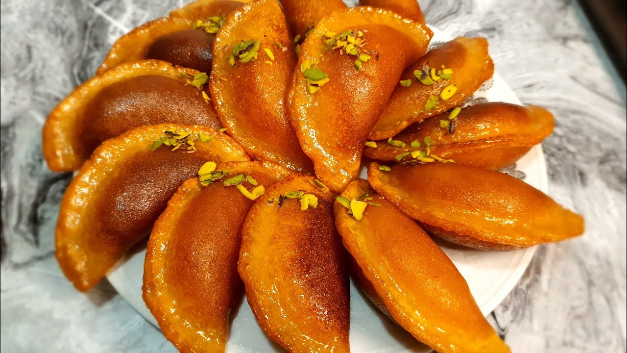 قطايف سورية/ مثل مابيشتغلوها المحلات بالضبط / واصل شكلها بعد القلي/ Qatayef / #شيف_نبيل