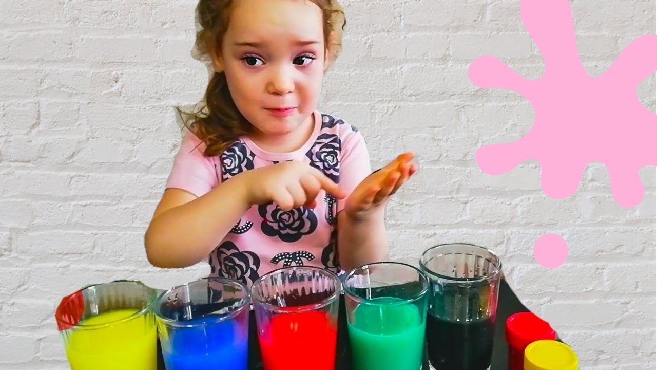 Переливание красок играть. Учимся красить красками. Играем с красками и Учим цвета. Дети подкрашивают воду. Логопед красим воду.