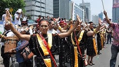 Tarian Ja'i Ngada Sambut Jokowi di Monas  - Durasi: 6:45. 