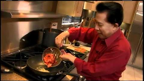 How to Cook Beef With Broccoli - Authentic Family Meals - Circulon Presents Martin Yan