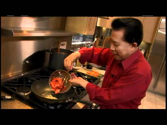 How to Cook Beef With Broccoli - Authentic Family Meals - Circulon Presents Martin Yan