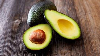 Claro, aquí tienes doce beneficios del aguacate, una fruta muy valorada por su perfil nutritivo: