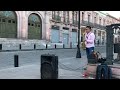 Saxofonista Alexis Aguilera tocando en las calles de Zacatecas en contingencia