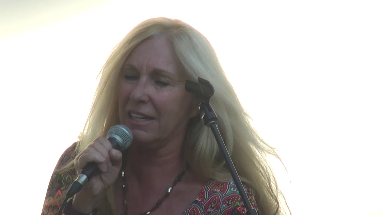 Смотреть «Dee Miller Band  "Back to the Blues" "Hot and Sweaty"   Tuesday Night Blues  July 30, 2019» на YouTube