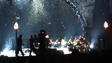 Taylor Swift rehearsing "Back To December" at CMA Awards 2010