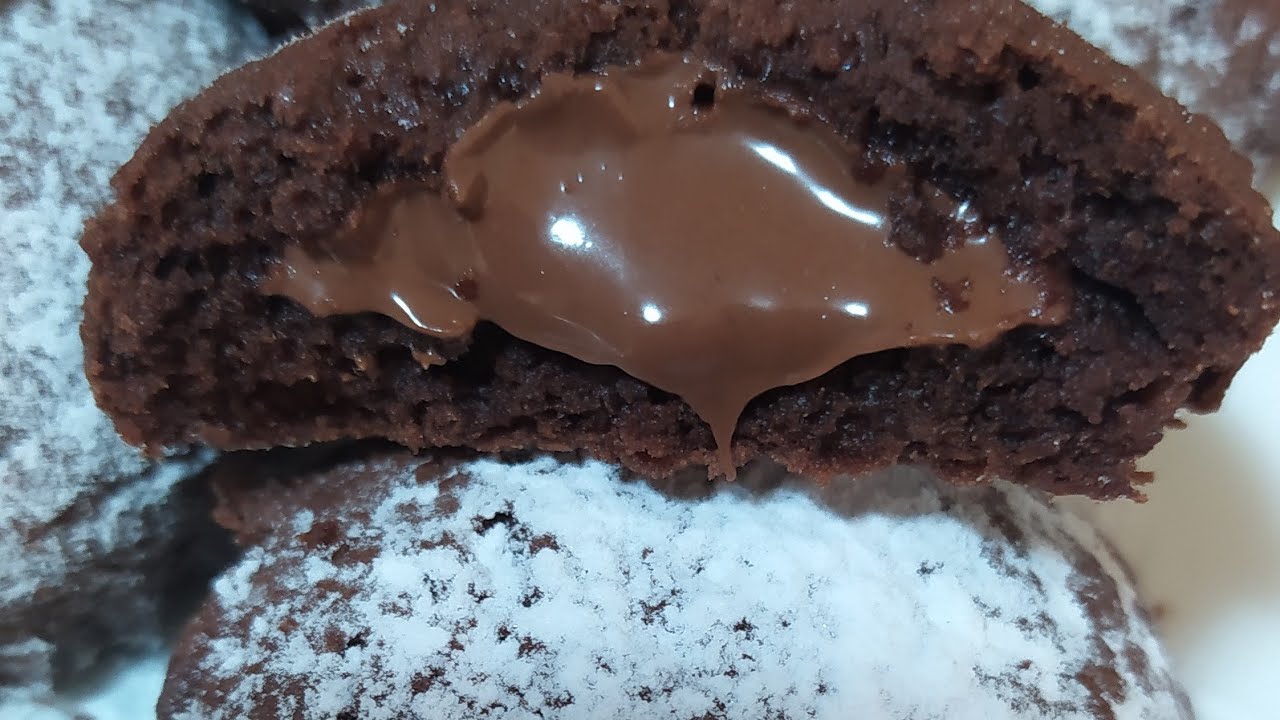 Biscotti al cioccolato con cuore di nutella