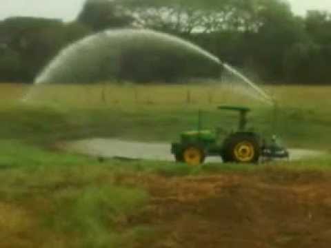 john deere 5403 regando con cañon