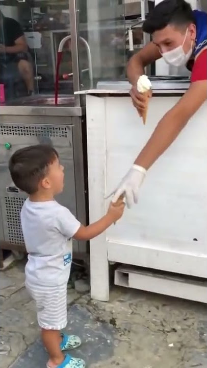 Anak Kecil Ngamuk Injak Cone Ice Cream Turki