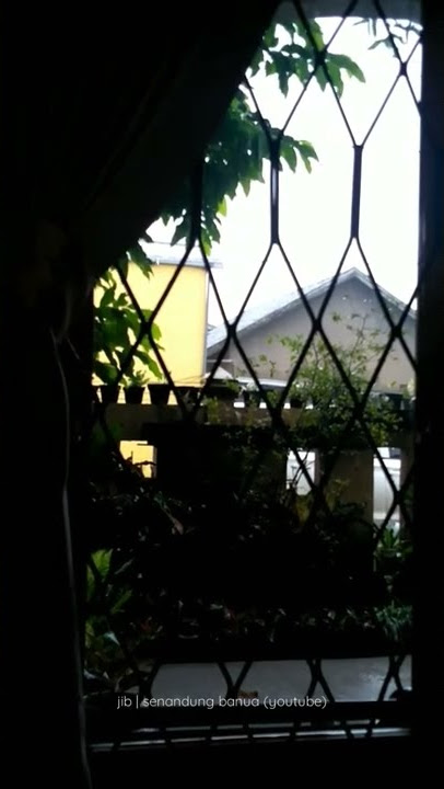 hujan di luar jendela