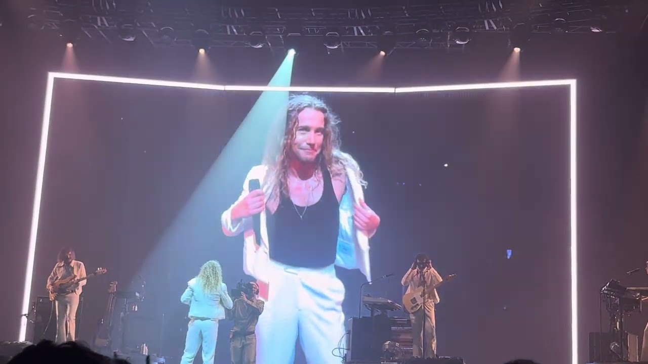 03 Coco Câline  Julien Doré Zénith Nantes octobre 2025