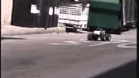 E-Maxx versus Rustler