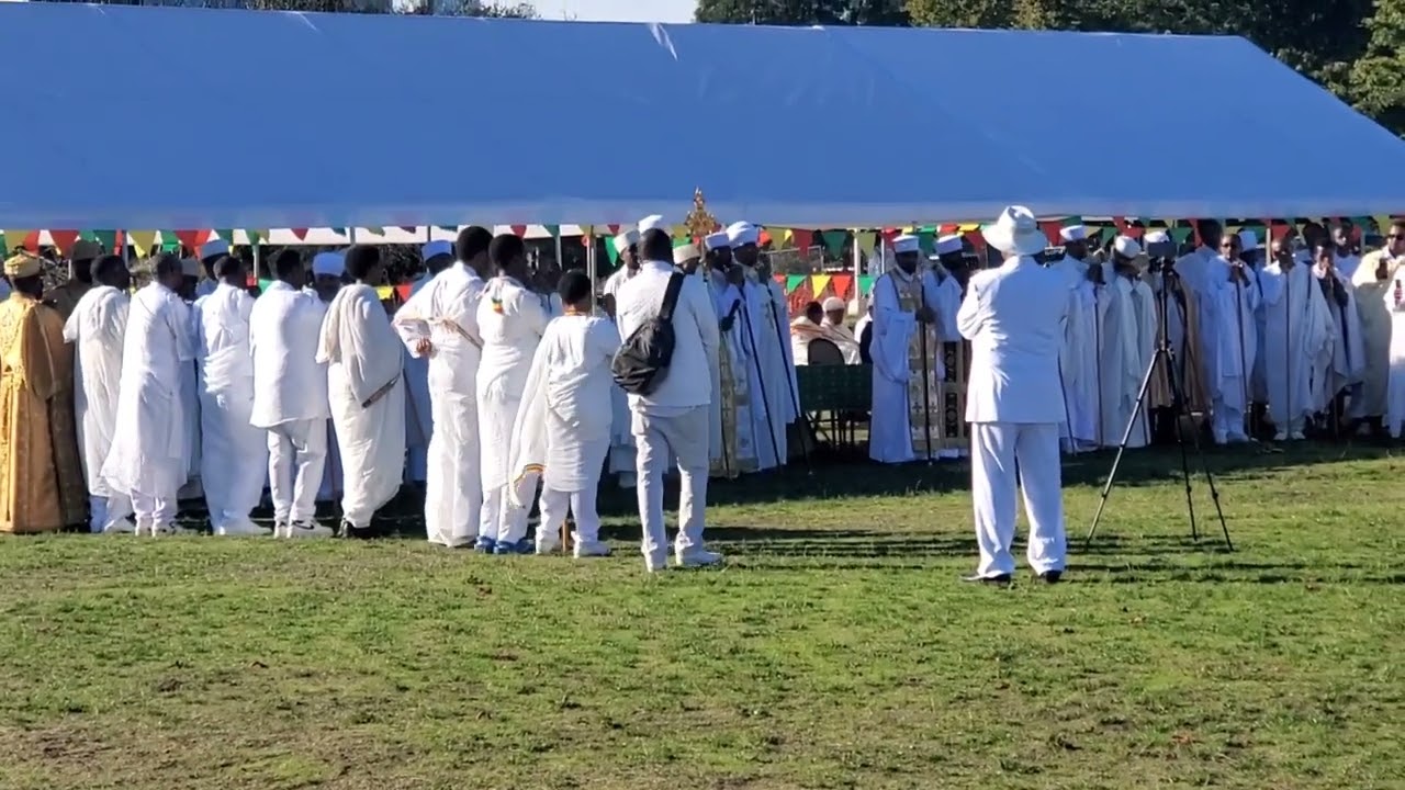 + ዮምሰ ለእሊዓየ አበርህ በመስቀልየ ይቤሎሙ ኢየሱስ ለአይሁድ እመኑ ብየ ወእመኑ በአቡየ አበርህ በመስቀልየ