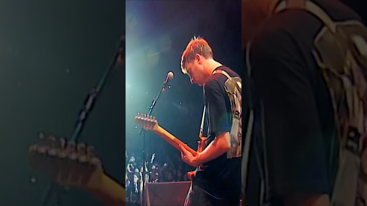 blur - Song 2 performed as part of 'The Singles Night' at Wembley