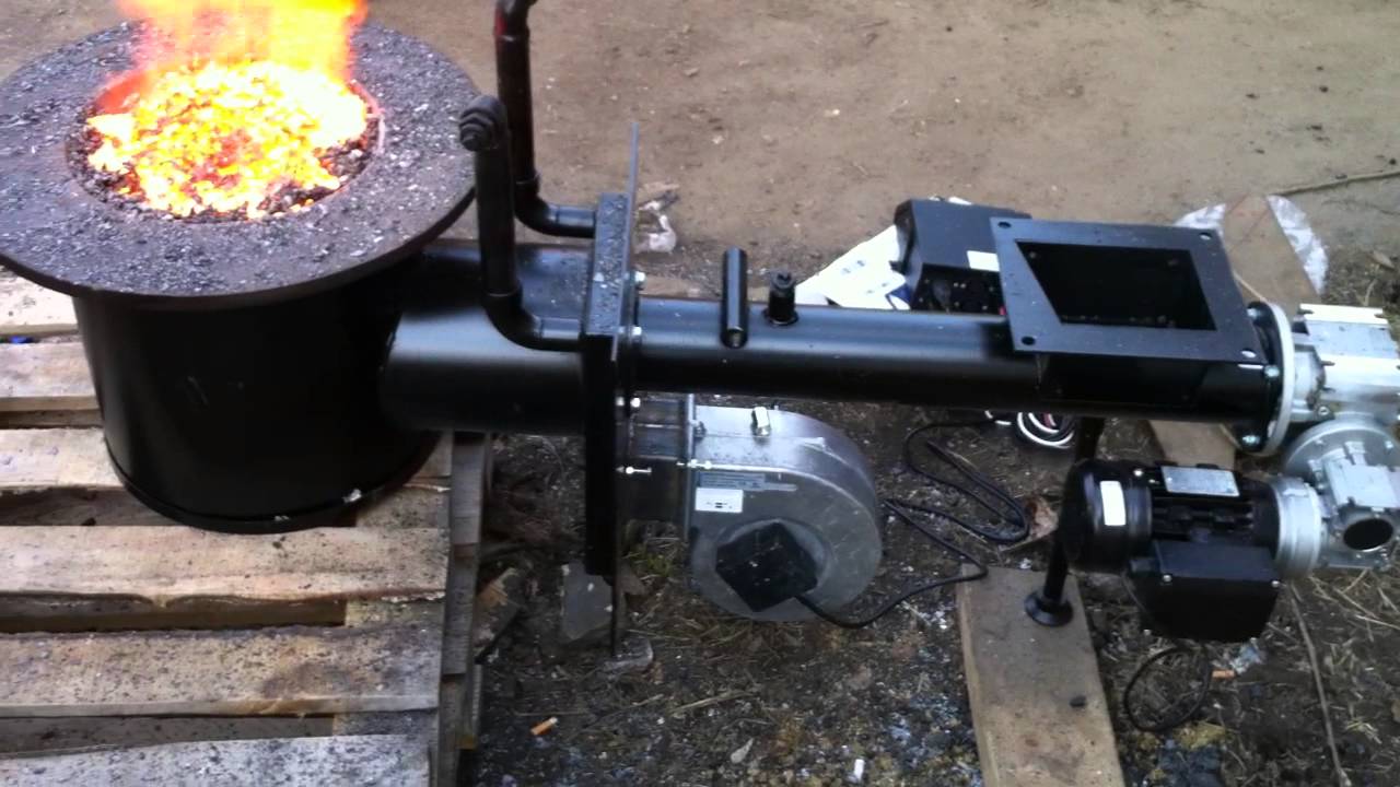 Процесс горения угля в шнековом податчике 100 кВт Альтеп-центр - YouTube