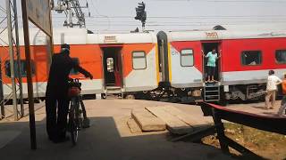 22125 Nagpur - Amritsar AC SF Express Departing Agra Cantt.