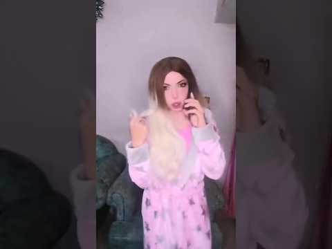 واحدة عندها بغبغاء كل ماتمشي قدامه يقولها ياسافله