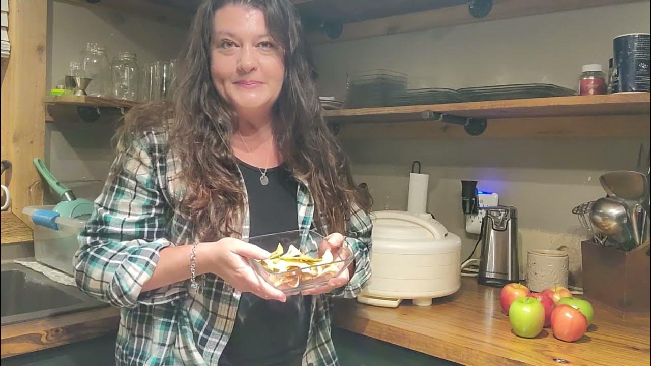 Dehydrating Fuji, Gala and Granny Smith apples in a Nesco dehydrator