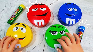 ASMR Tapping & Crinkling on M&M