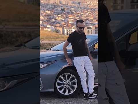 كيف أنساها وما أنطرها وذكراها بدم ي تجري لو صف وا دم ي أذكرها ويا آخر نهدة بصدري