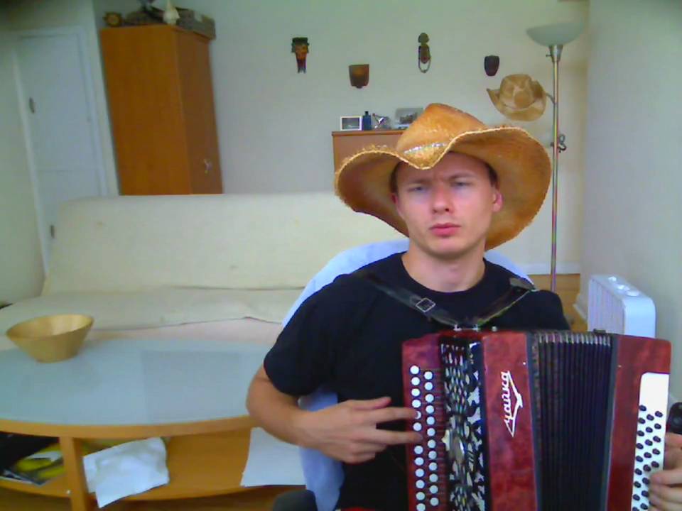 tyliai leidzias pavargusi saule