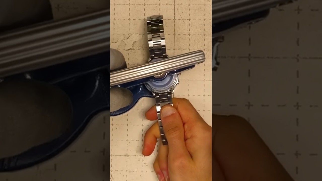 Closing a Snap-Back Watch Case – Satisfying Press Fit! 