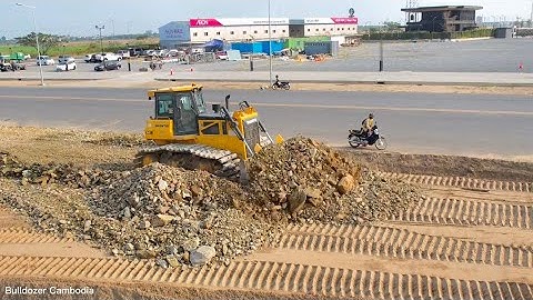 Cooperation to develop new environment on the river using SHANTUI to push the pebbles of the river