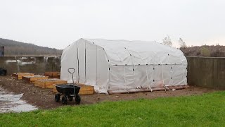 小院改造|建造菜园的过程-给菜床搭建一个暖棚「第二部分」
