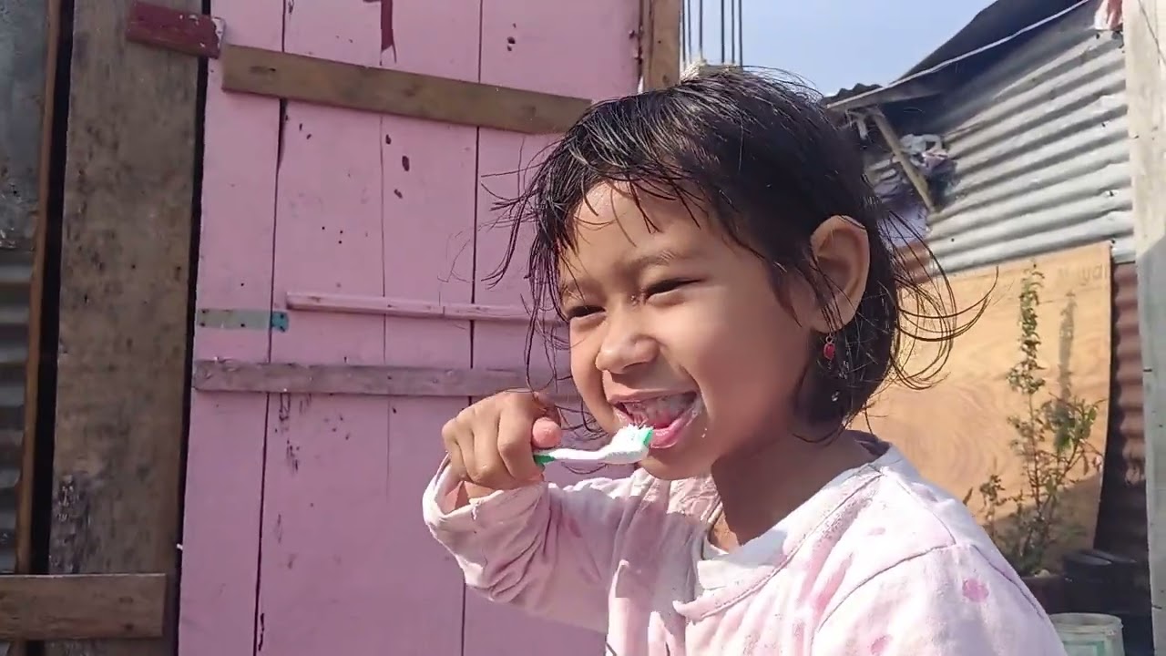 My swéet daughter get ready to school #💞💞🥰