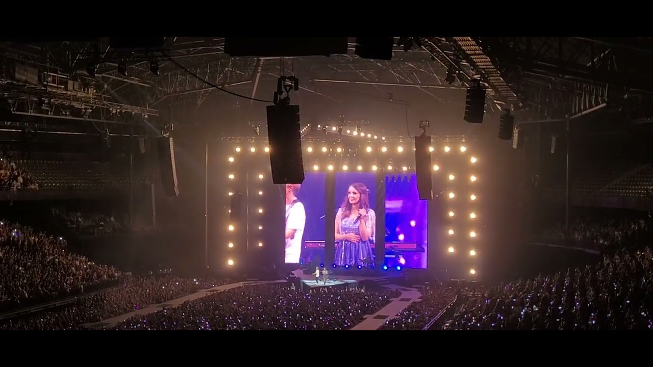 Linda Mertens Milk Inc - Whisper Live at Sportpaleis bij The Return ...