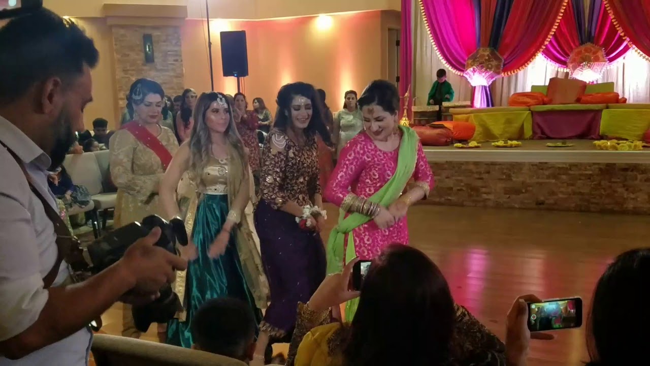 Big group mehendi dance