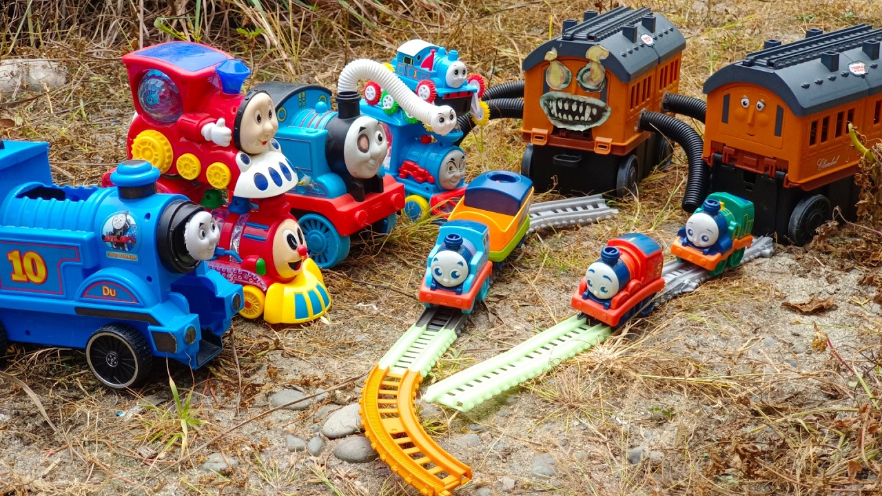 Mencari Dan Bermain Kereta Api Thomas, Thomas And Friends Dan Tayo Little Bus