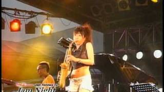 小林香織さん 日本 アジアで人気の美人サックス奏者