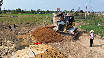 Super Power Bulldozer SHANTUI DH17 c2 FillingLand And Pushing soil with Strong 25ton Dump Trucks.