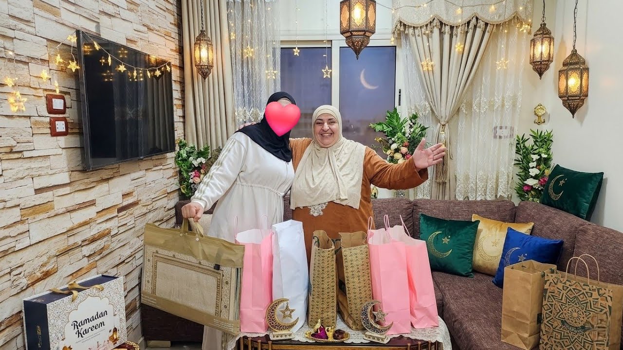 اخدتني بالاحضان💃وجايه بالهدايا🎁نورت بيتها حبيية قلبي🤭