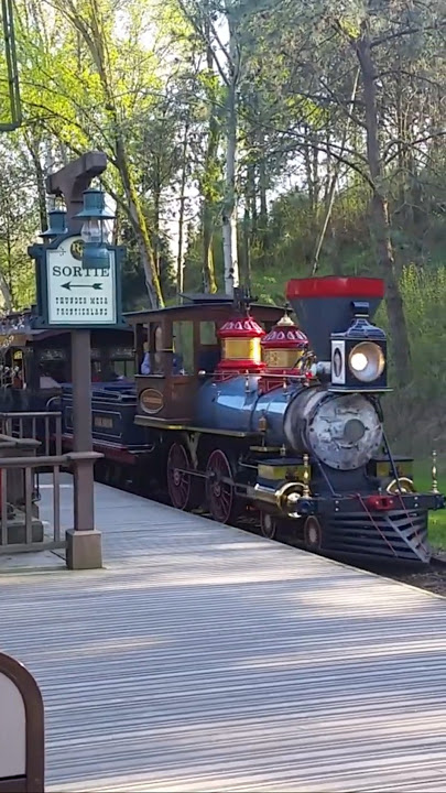 Disneyland Paris Railroad Arriving!